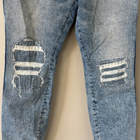 Good American Good Curve Women's Distressed Light Wash Jeans 8/29 - Picture 4 of 14